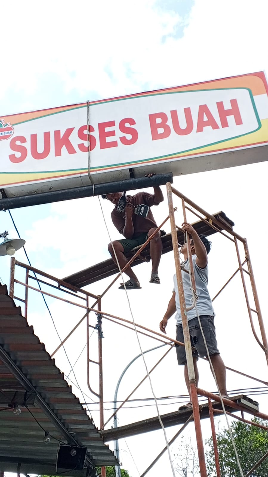 Pemasangan Neon Box - 4