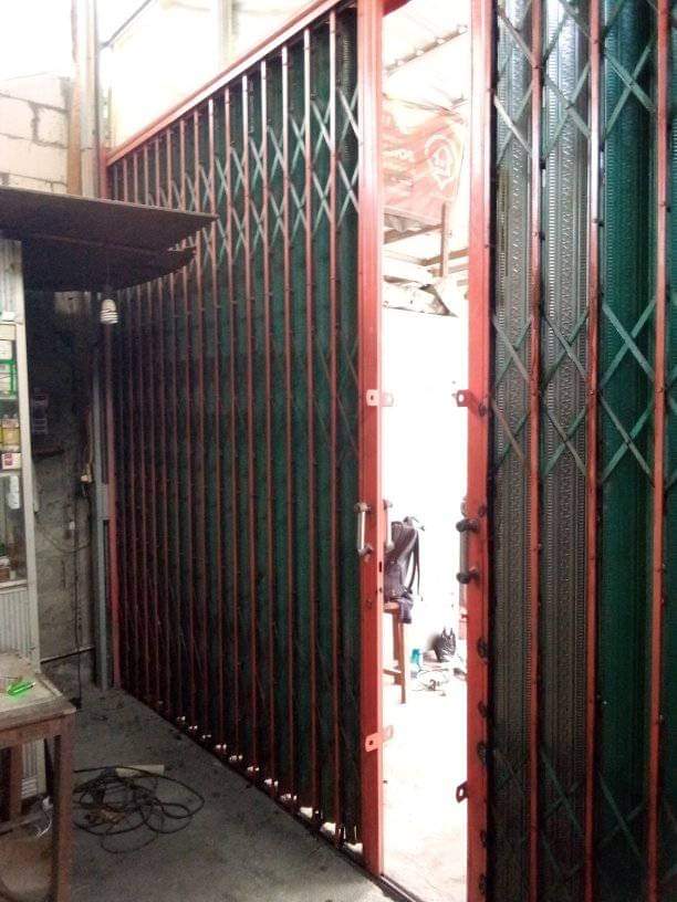 Service Folding Gate - 1